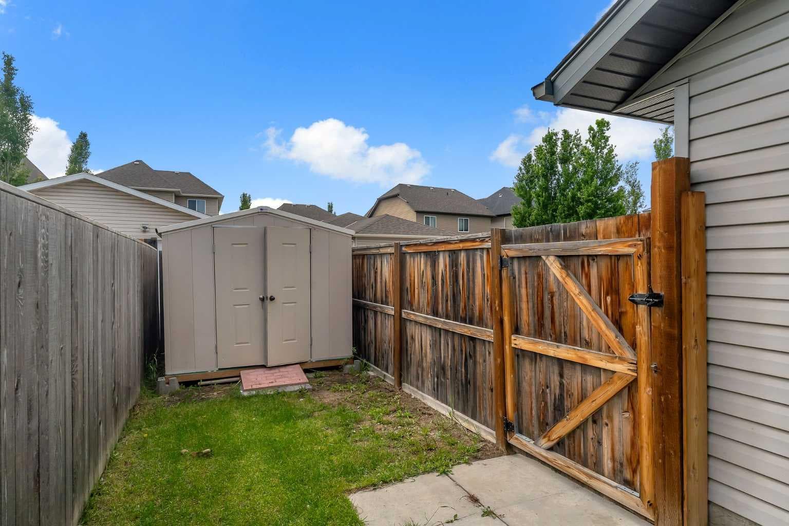 240 Elgin Meadows Way SE