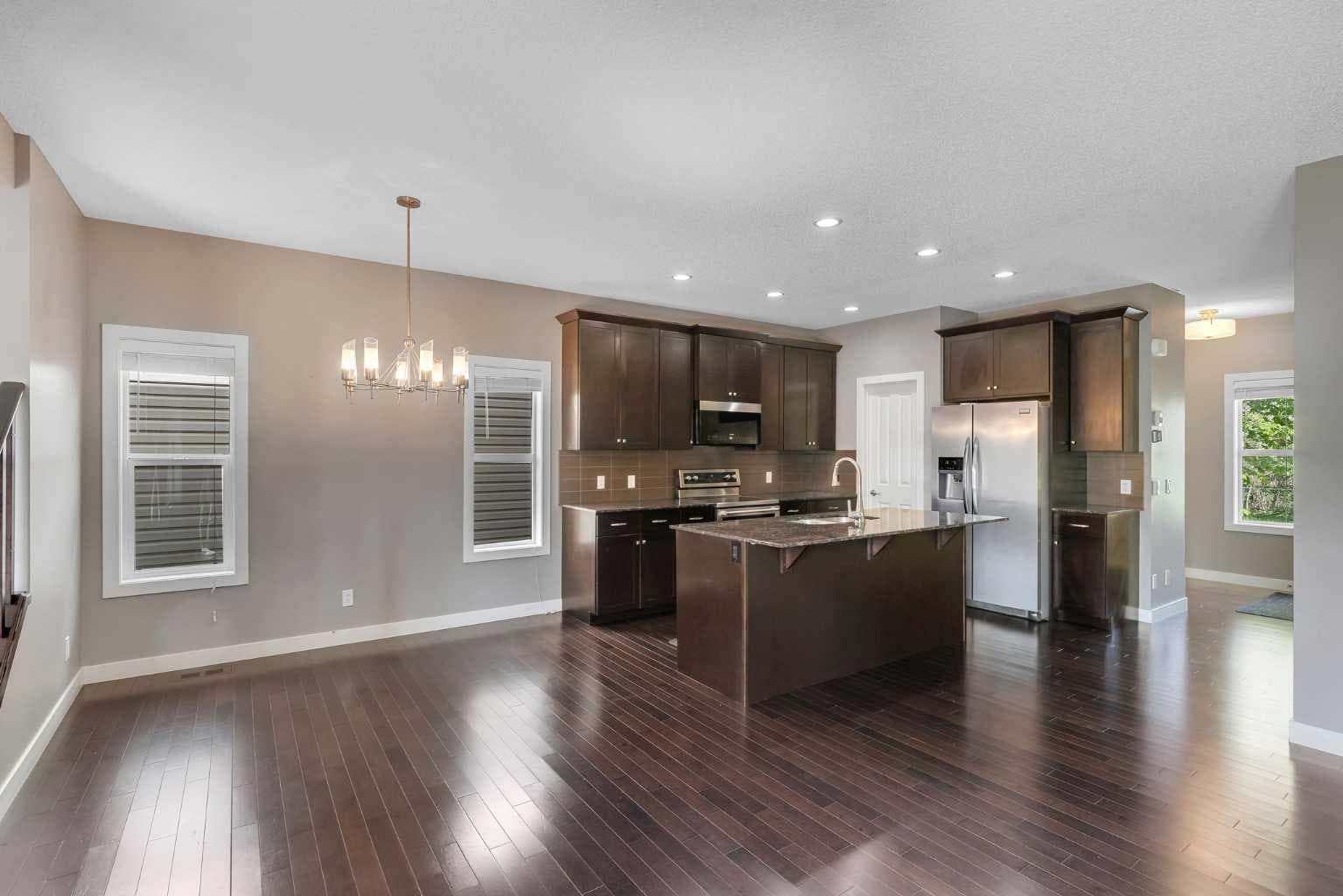 240 Elgin Meadows Way SE