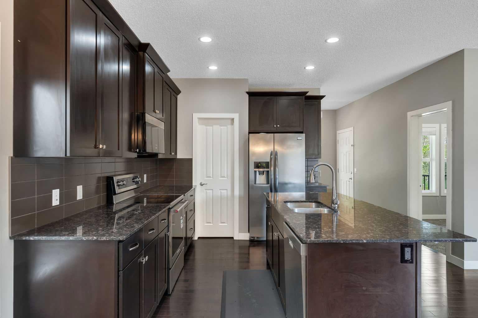 240 Elgin Meadows Way SE