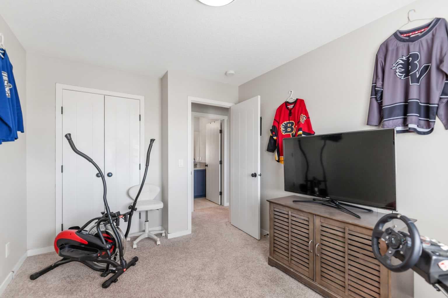124 Masters Crescent SE