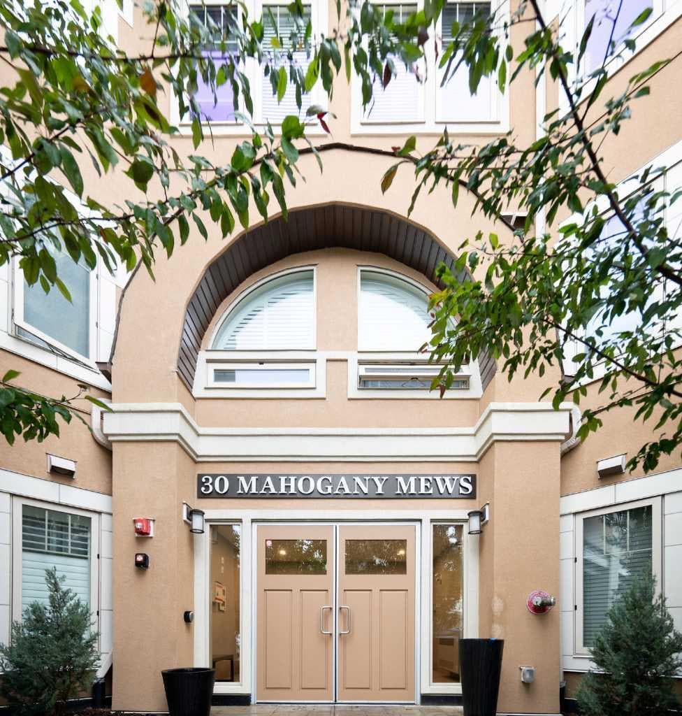 112, 30 Mahogany Mews SE