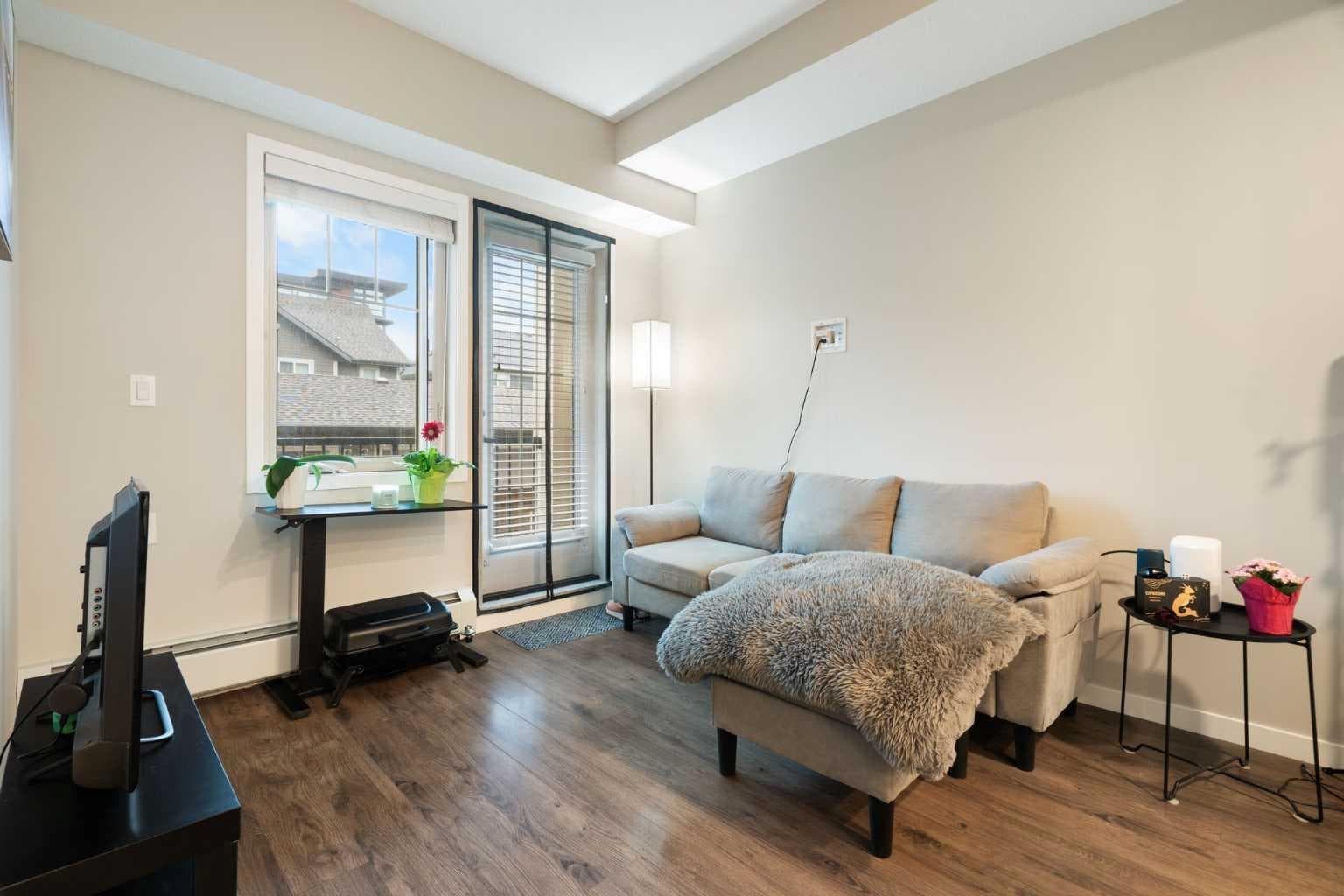 112, 30 Mahogany Mews SE