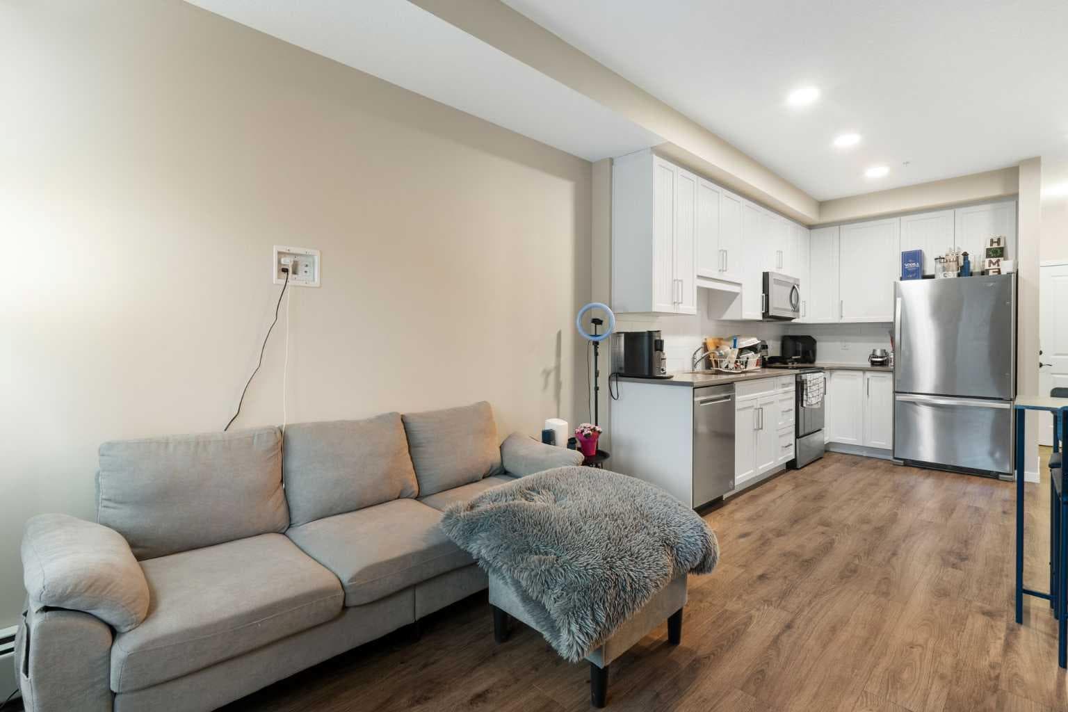 112, 30 Mahogany Mews SE