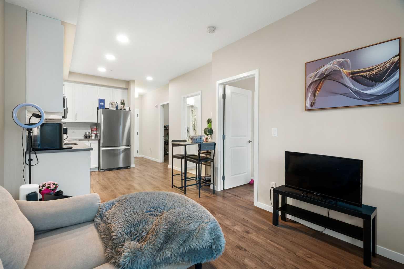 112, 30 Mahogany Mews SE