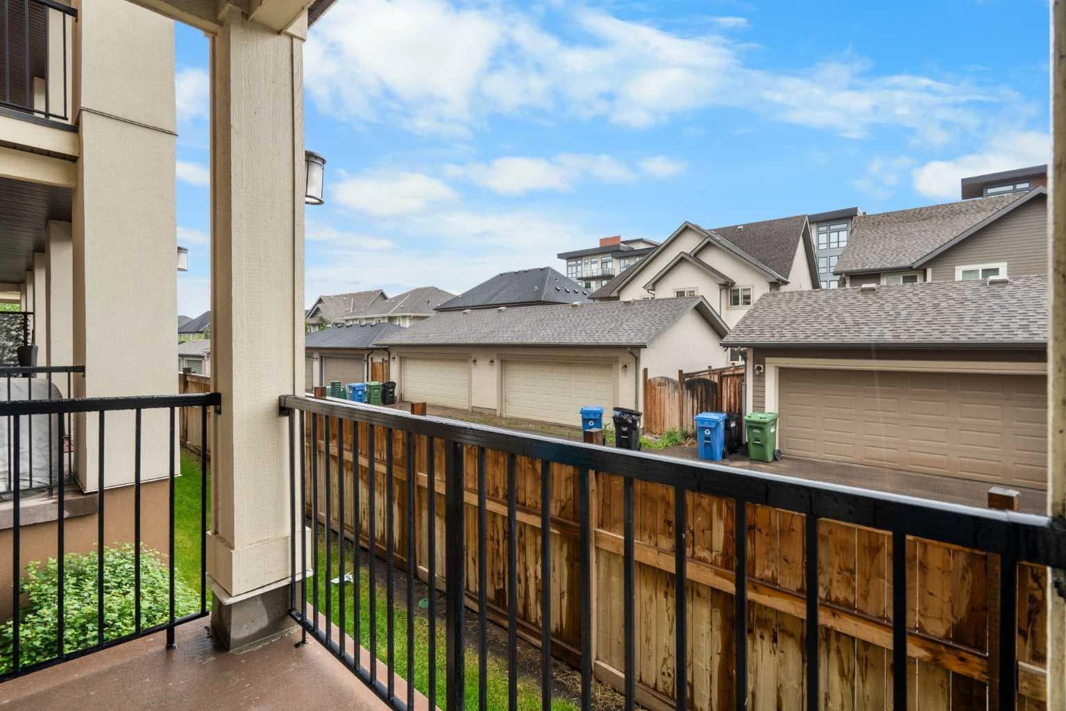 112, 30 Mahogany Mews SE