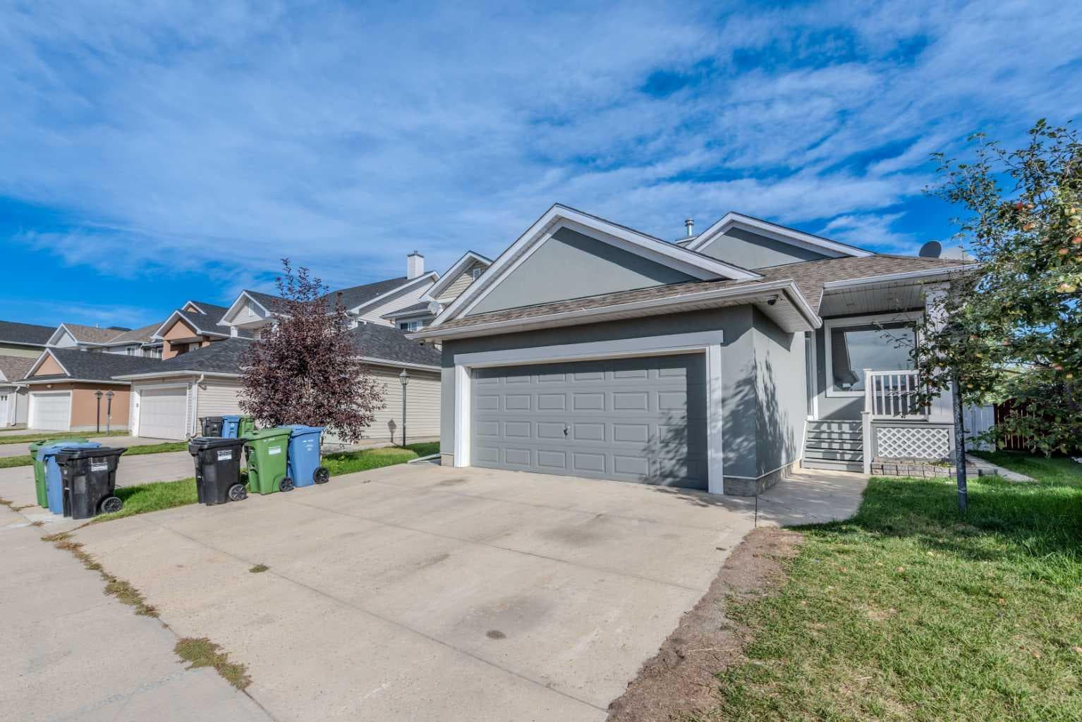 93 Coral Reef Crescent NE