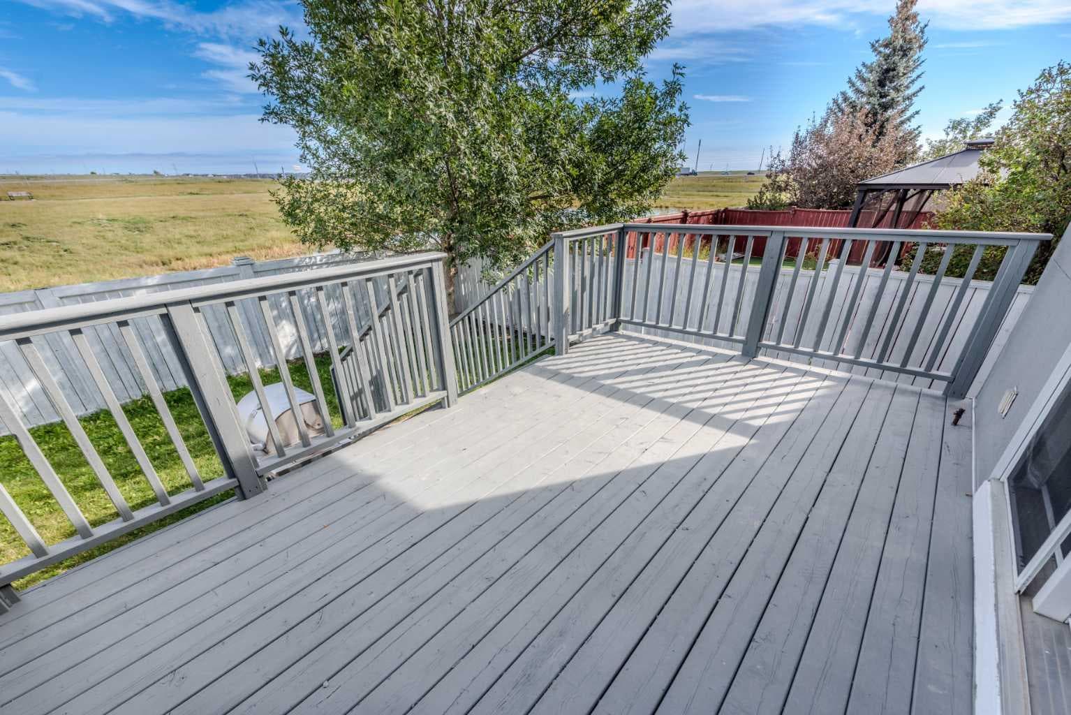 93 Coral Reef Crescent NE
