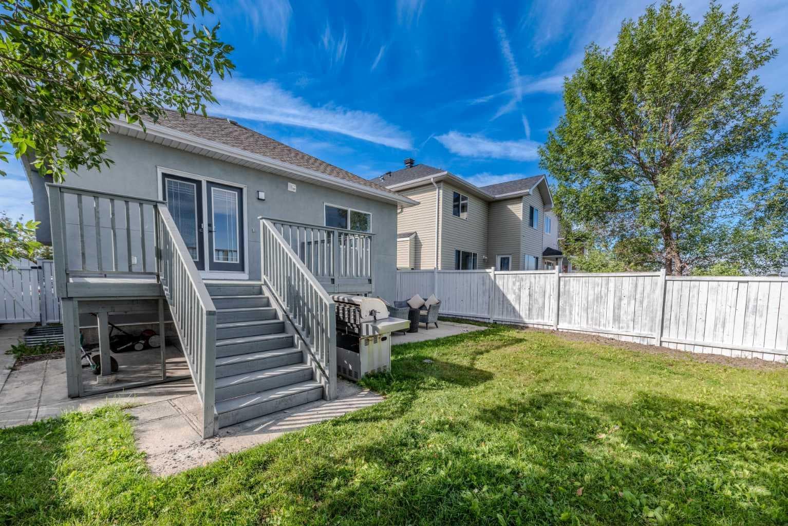 93 Coral Reef Crescent NE