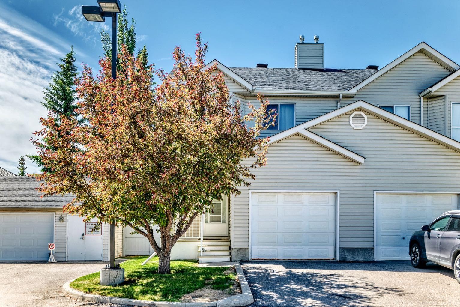325 Mt Douglas Manor SE