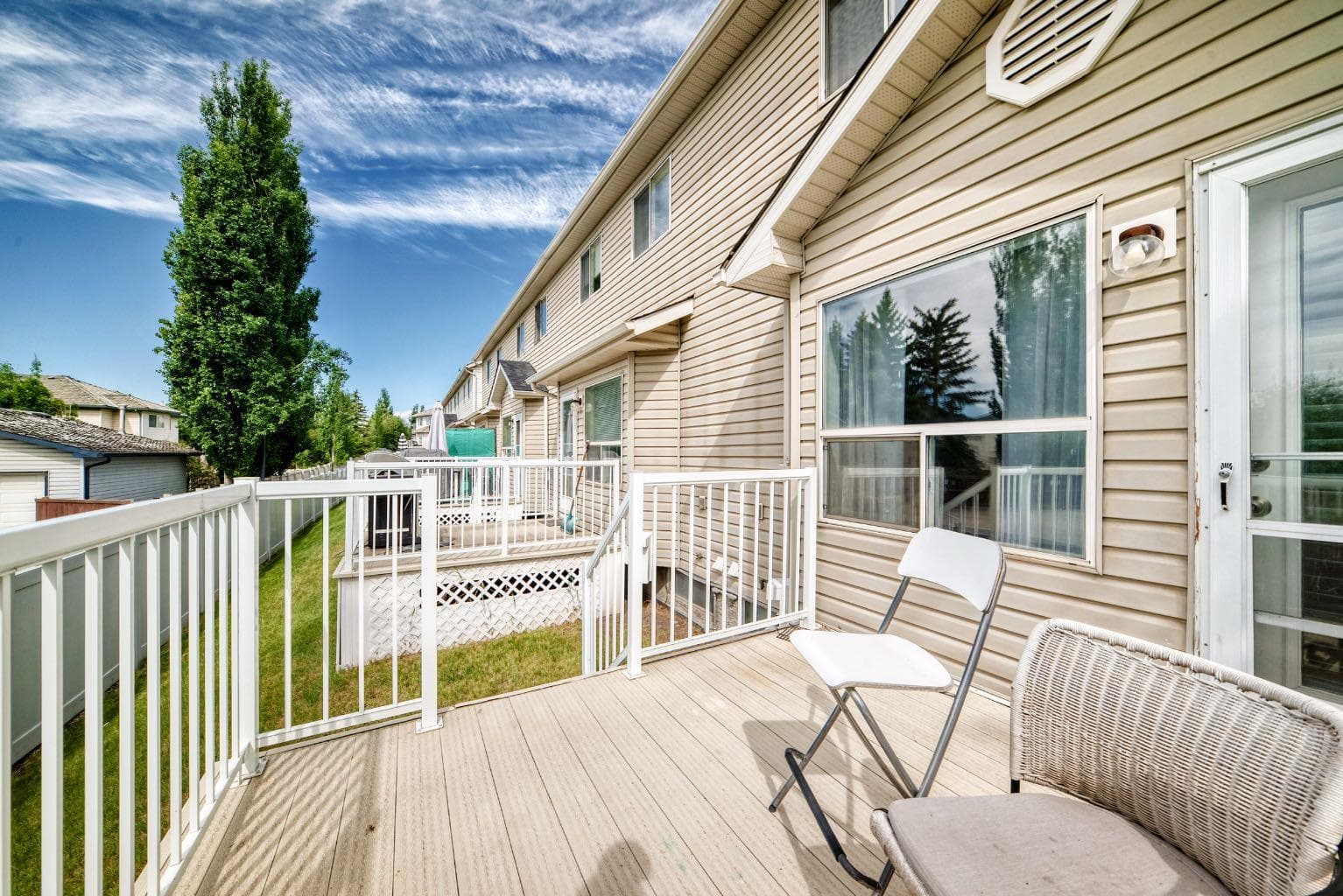325 Mt Douglas Manor SE