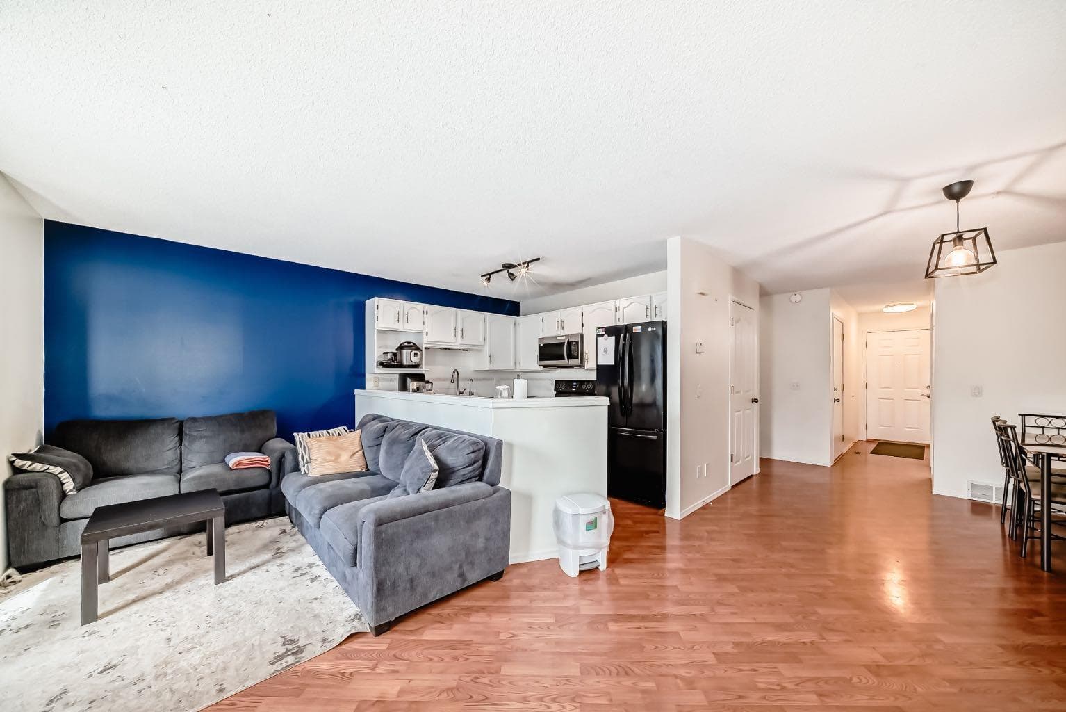 325 Mt Douglas Manor SE