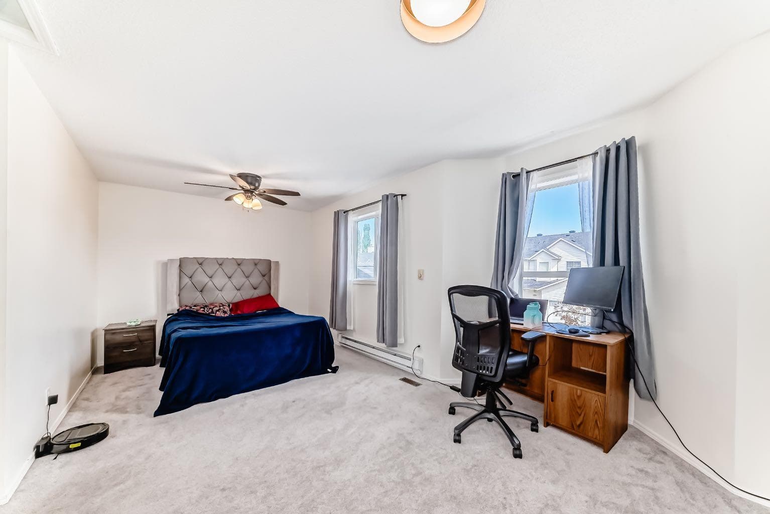 325 Mt Douglas Manor SE