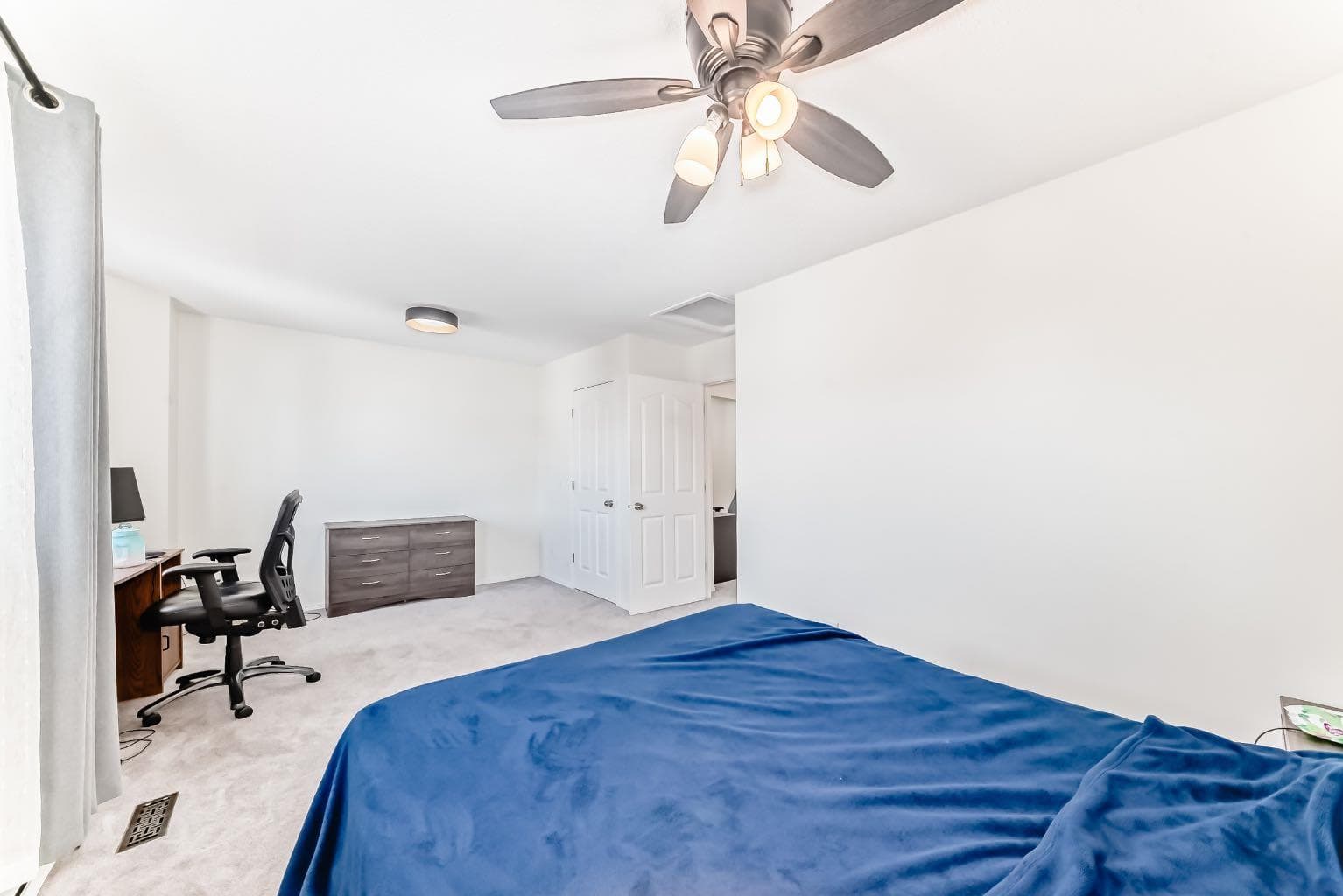 325 Mt Douglas Manor SE