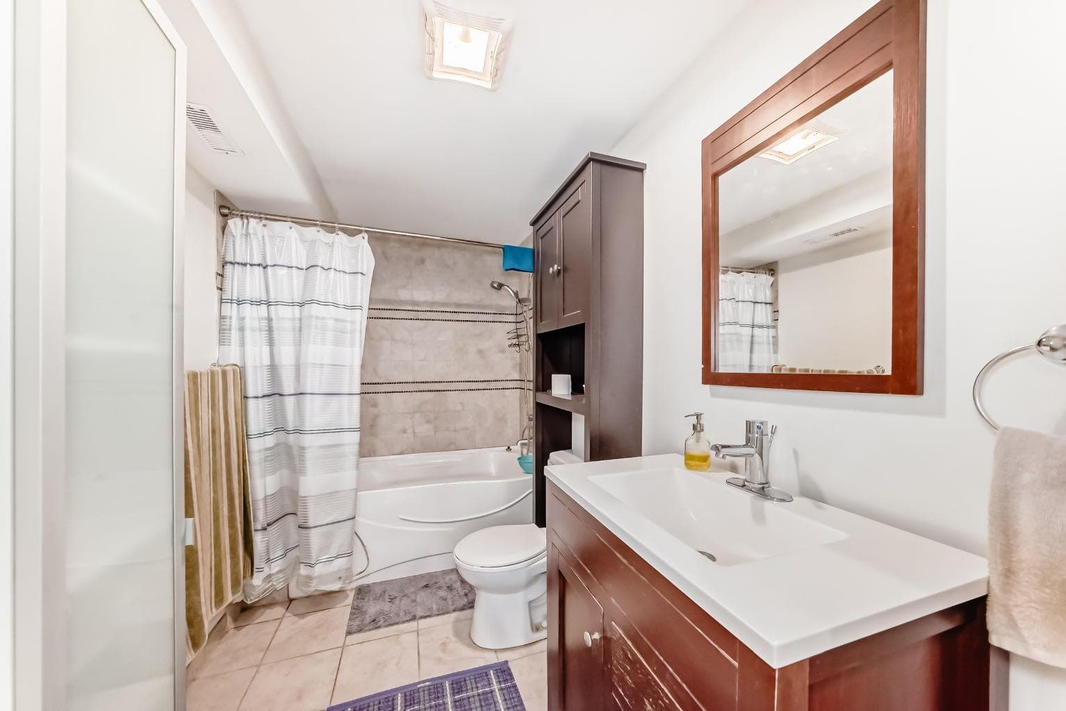 325 Mt Douglas Manor SE