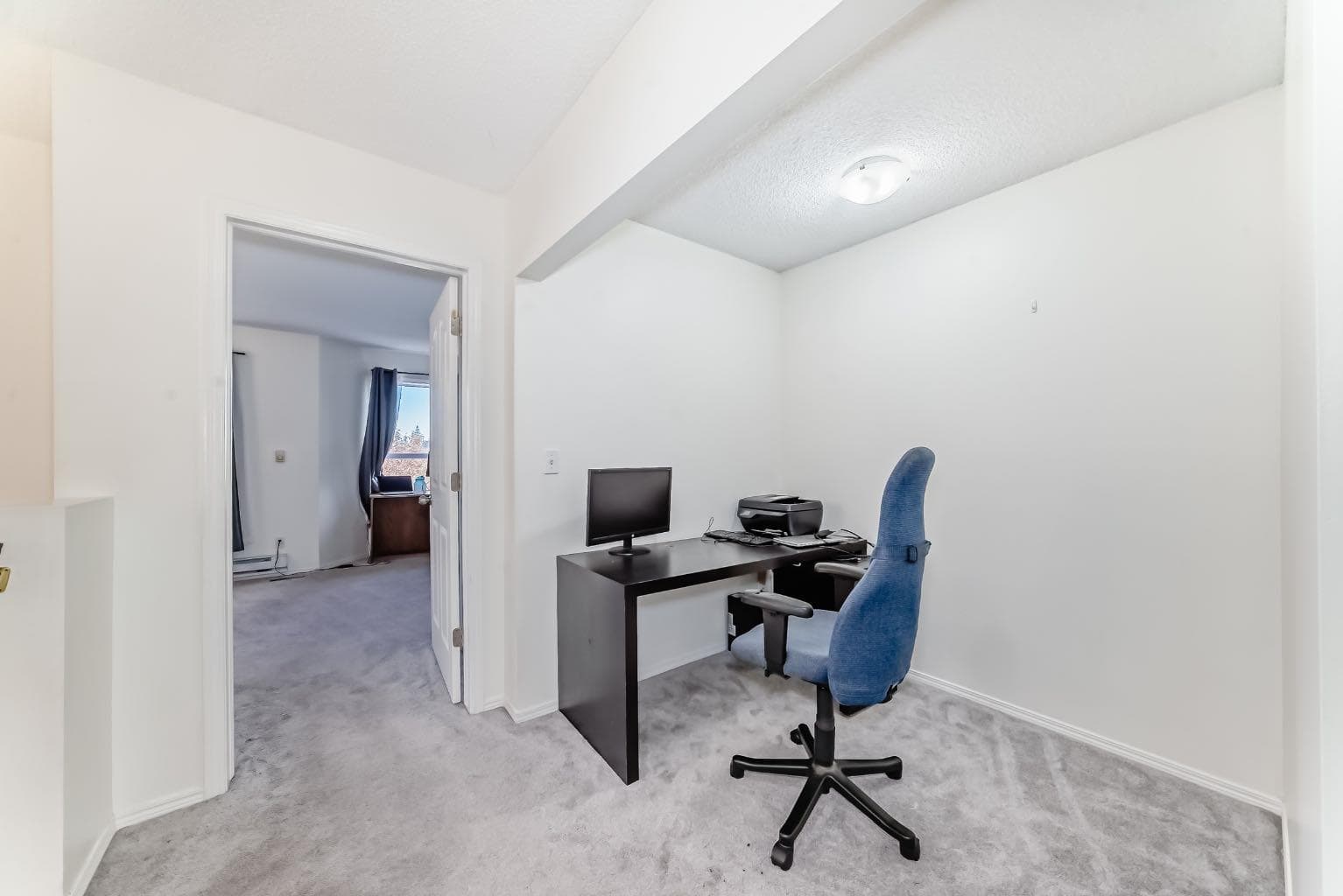 325 Mt Douglas Manor SE