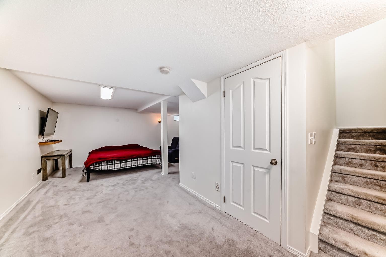 325 Mt Douglas Manor SE