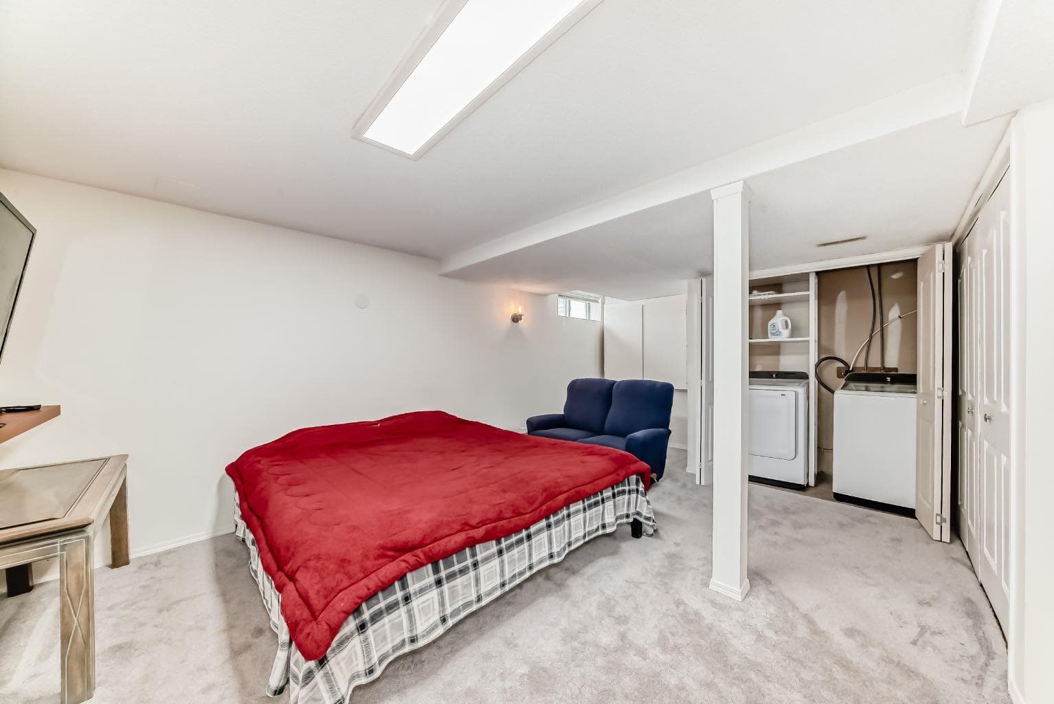 325 Mt Douglas Manor SE