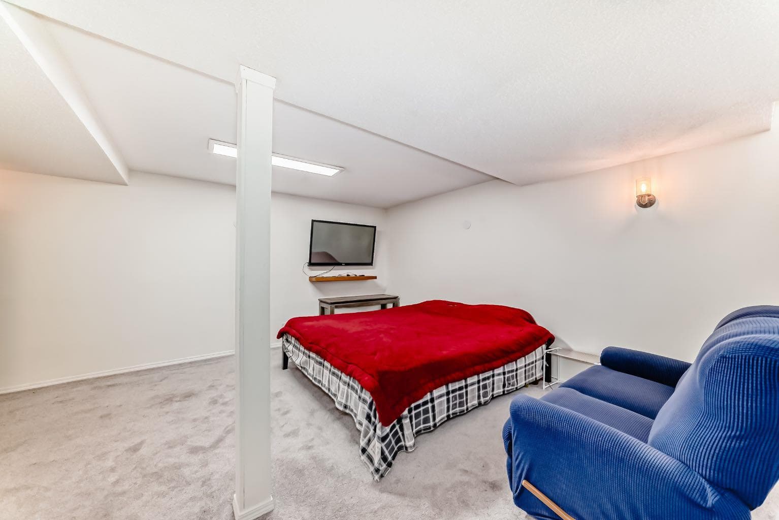 325 Mt Douglas Manor SE