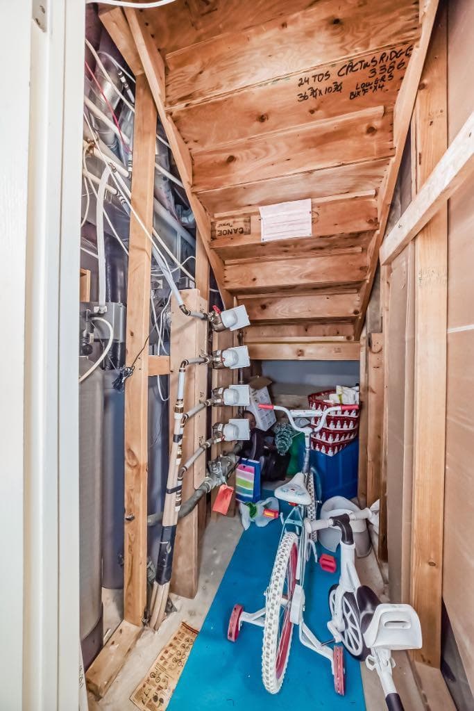 325 Mt Douglas Manor SE