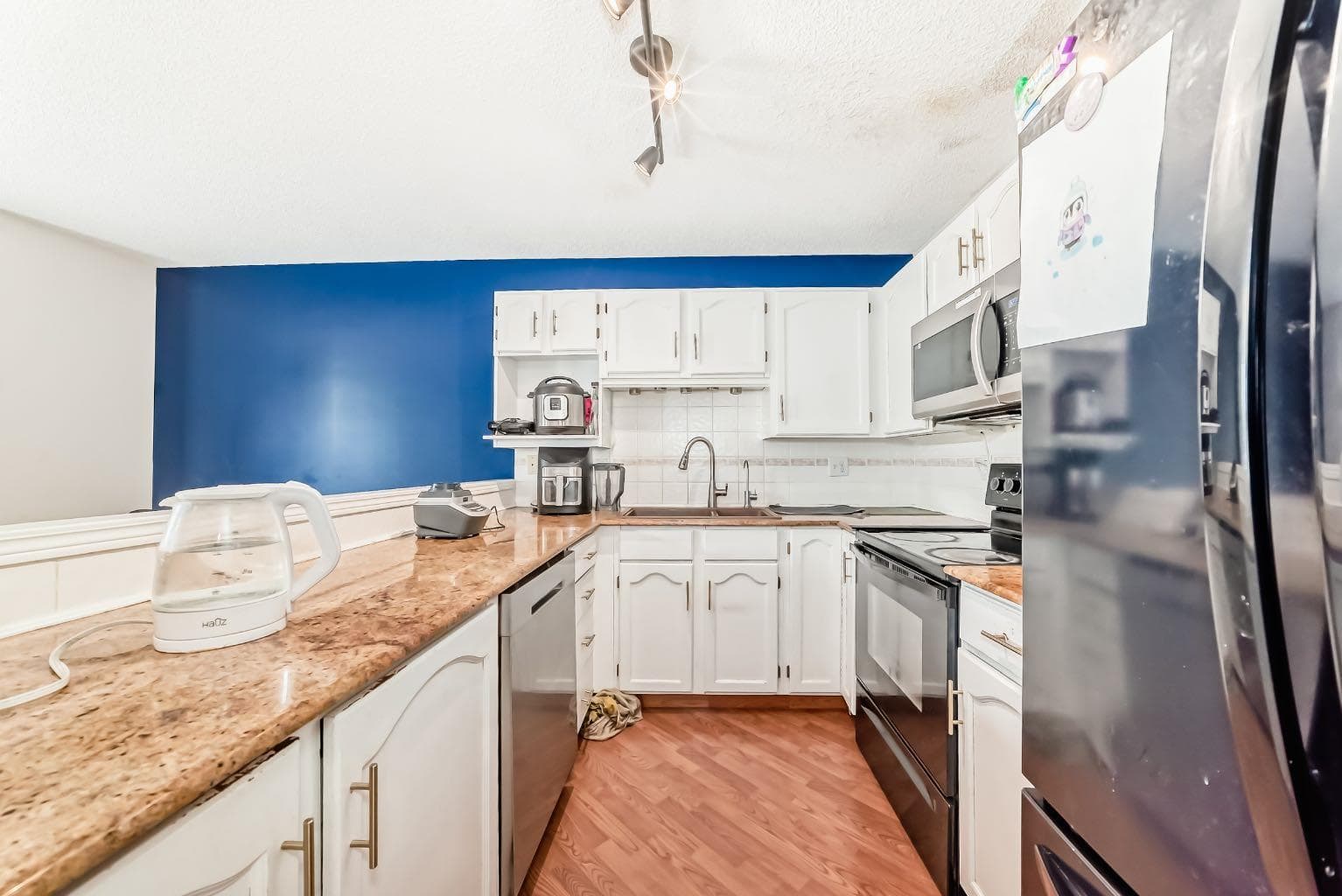 325 Mt Douglas Manor SE
