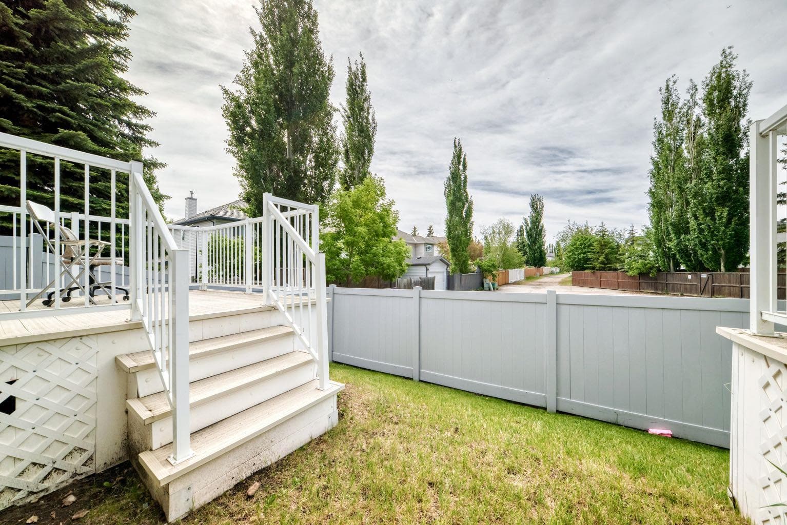 325 Mt Douglas Manor SE