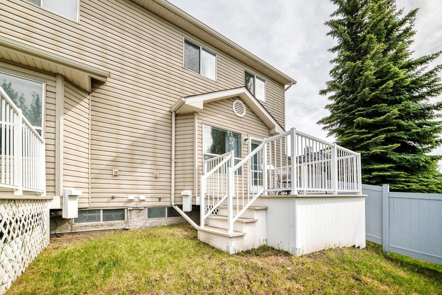 325 Mt Douglas Manor SE