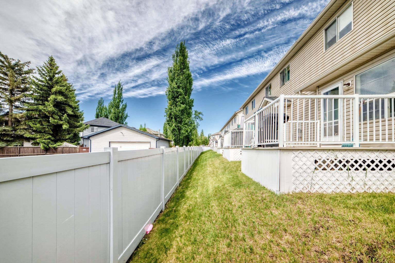 325 Mt Douglas Manor SE