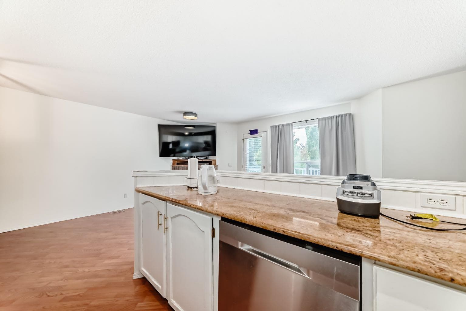 325 Mt Douglas Manor SE