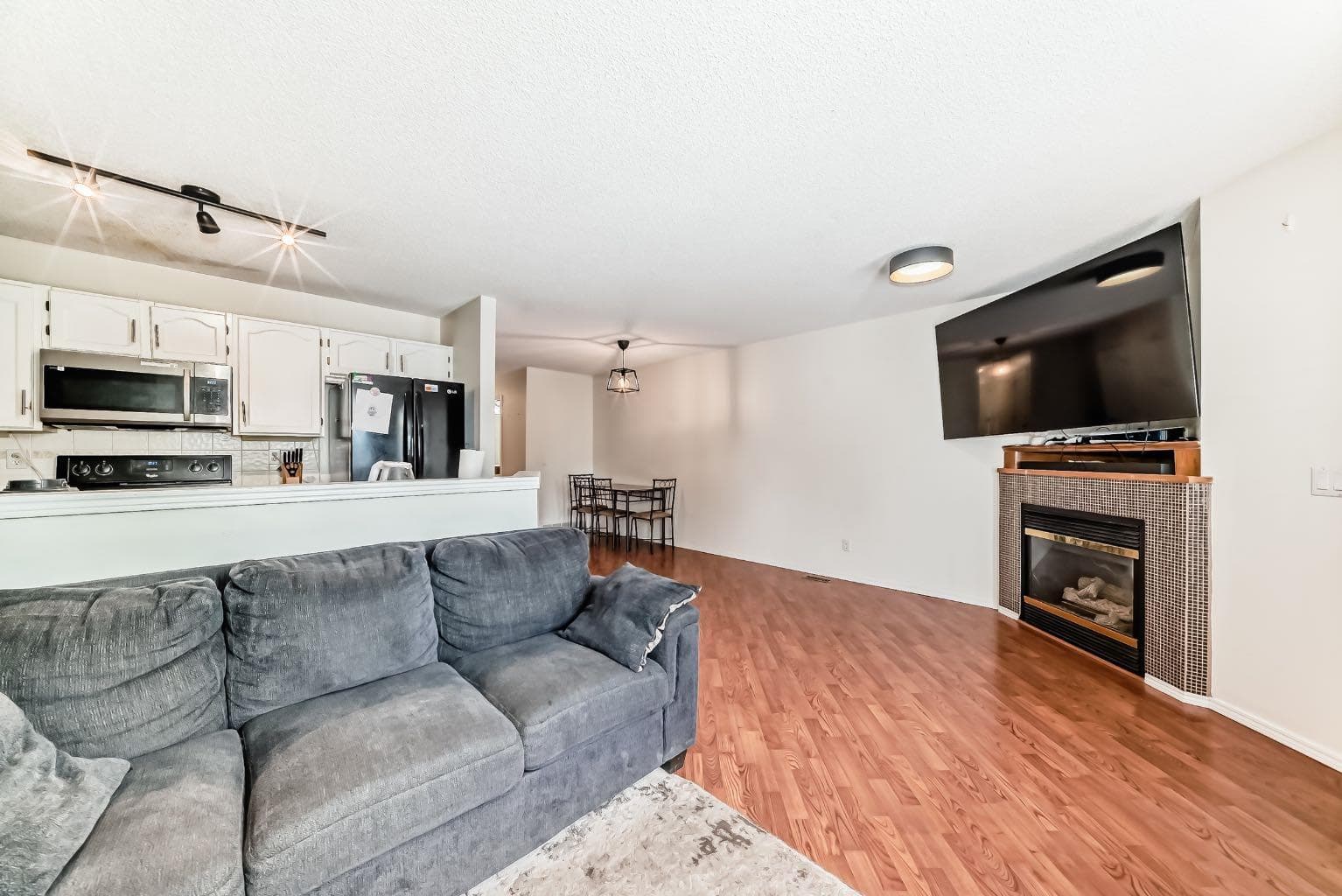 325 Mt Douglas Manor SE