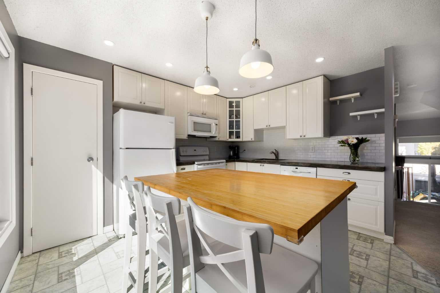 723 Queenston Terrace SE