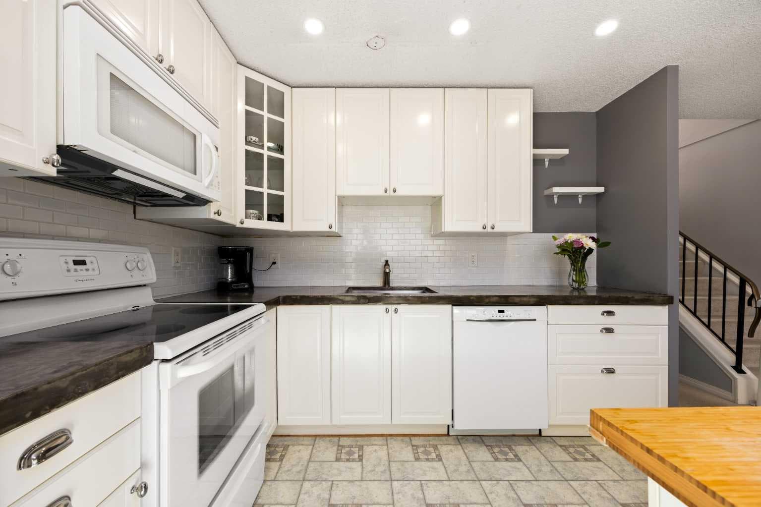 723 Queenston Terrace SE