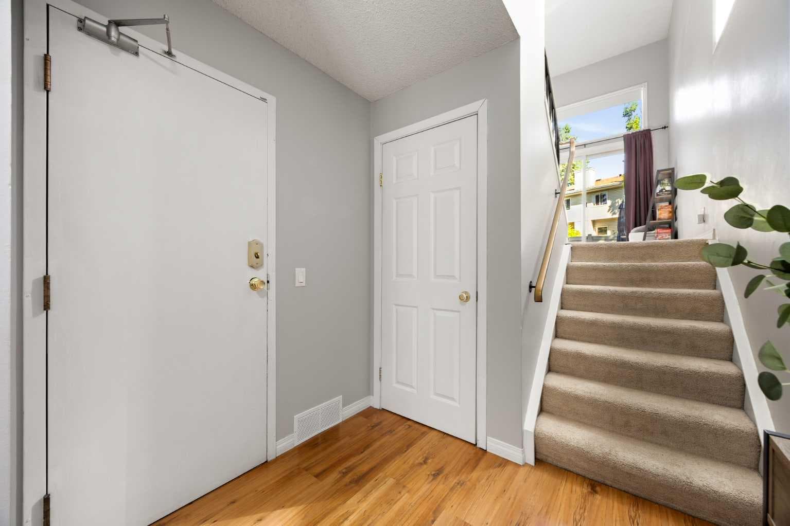 723 Queenston Terrace SE