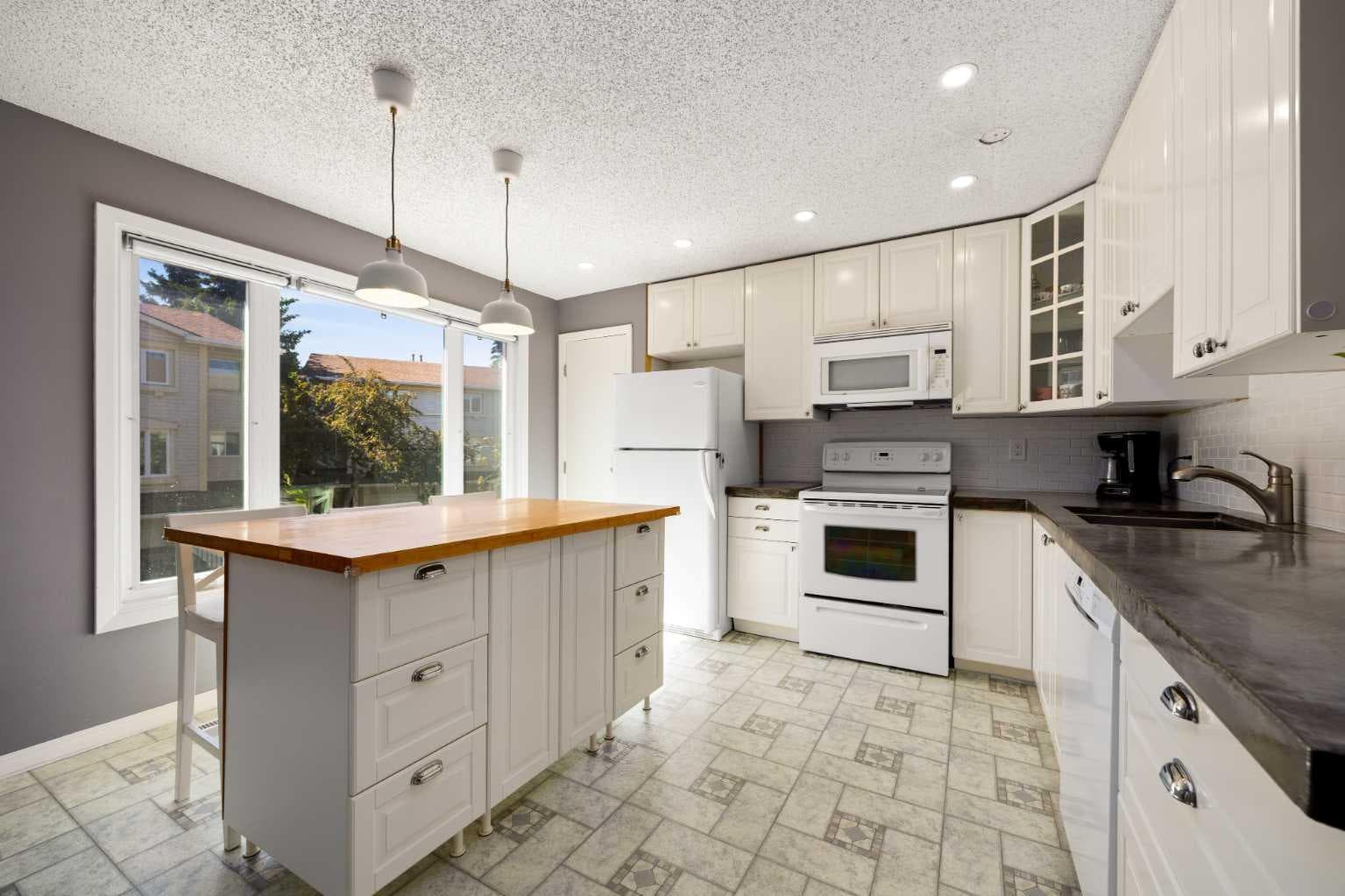 723 Queenston Terrace SE