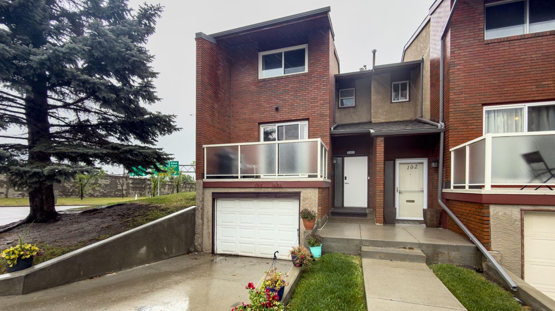 101, 1305 Glenmore Trail 