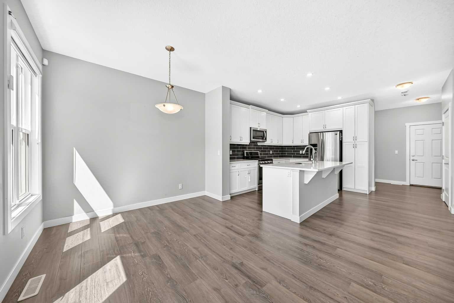 110 Crestbrook Way SW