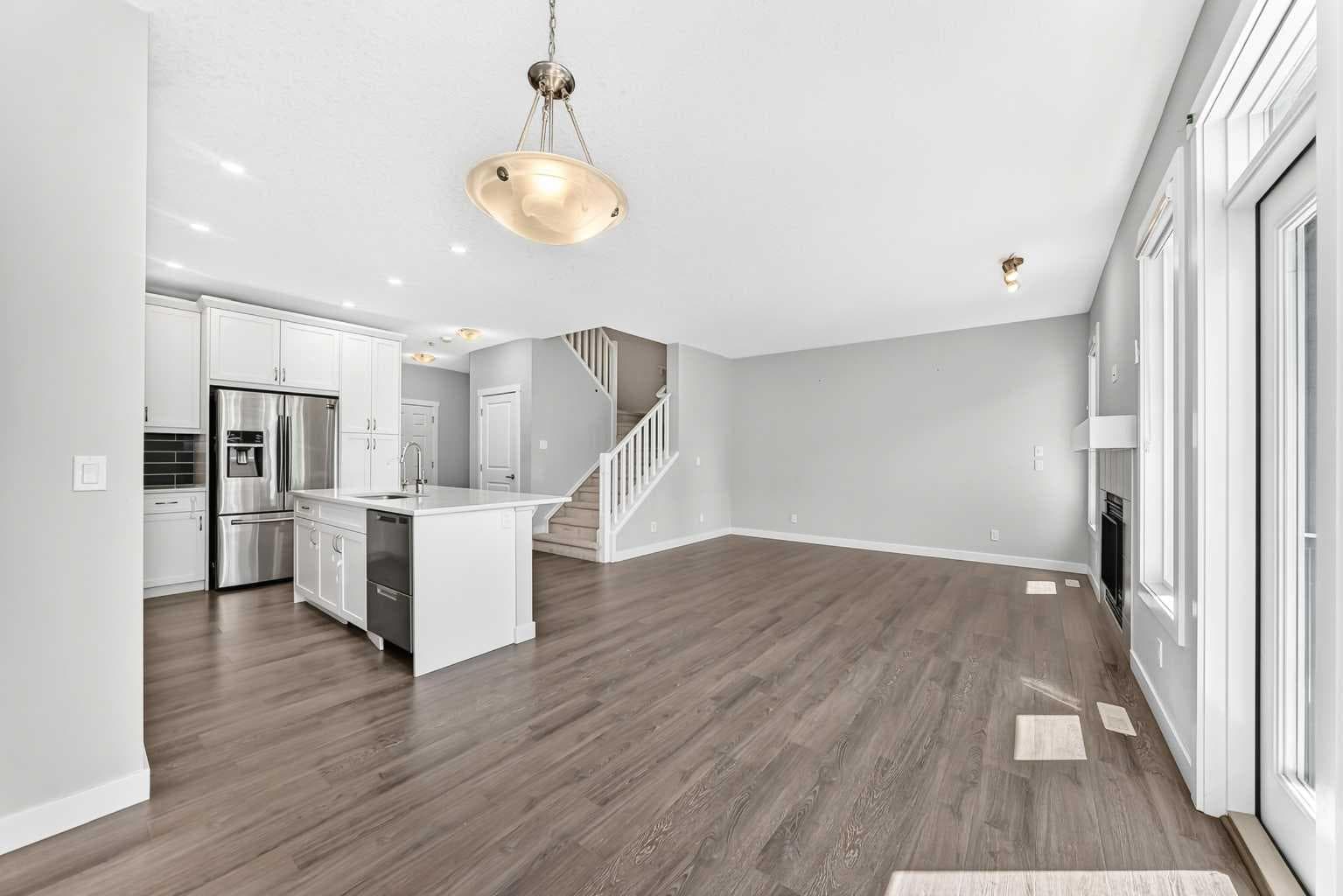 110 Crestbrook Way SW