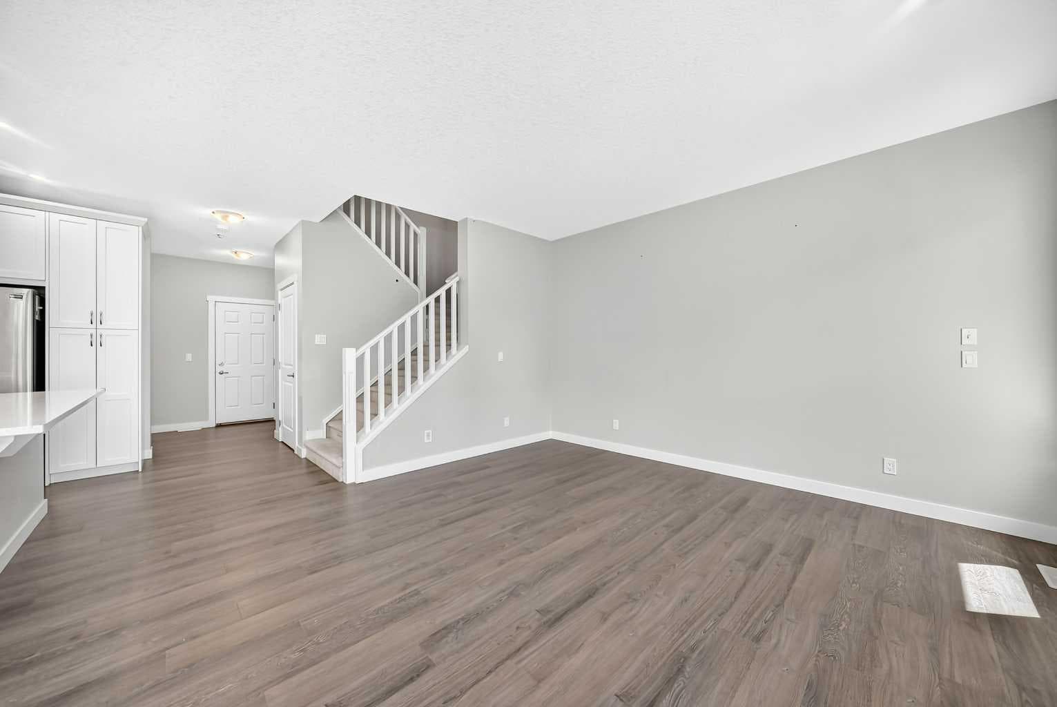 110 Crestbrook Way SW
