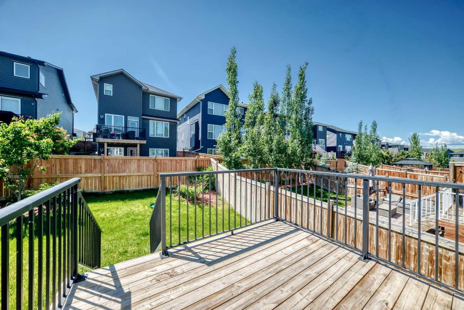 110 Crestbrook Way SW