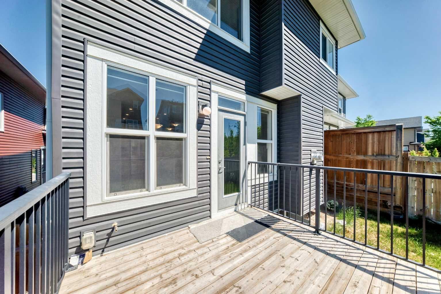 110 Crestbrook Way SW