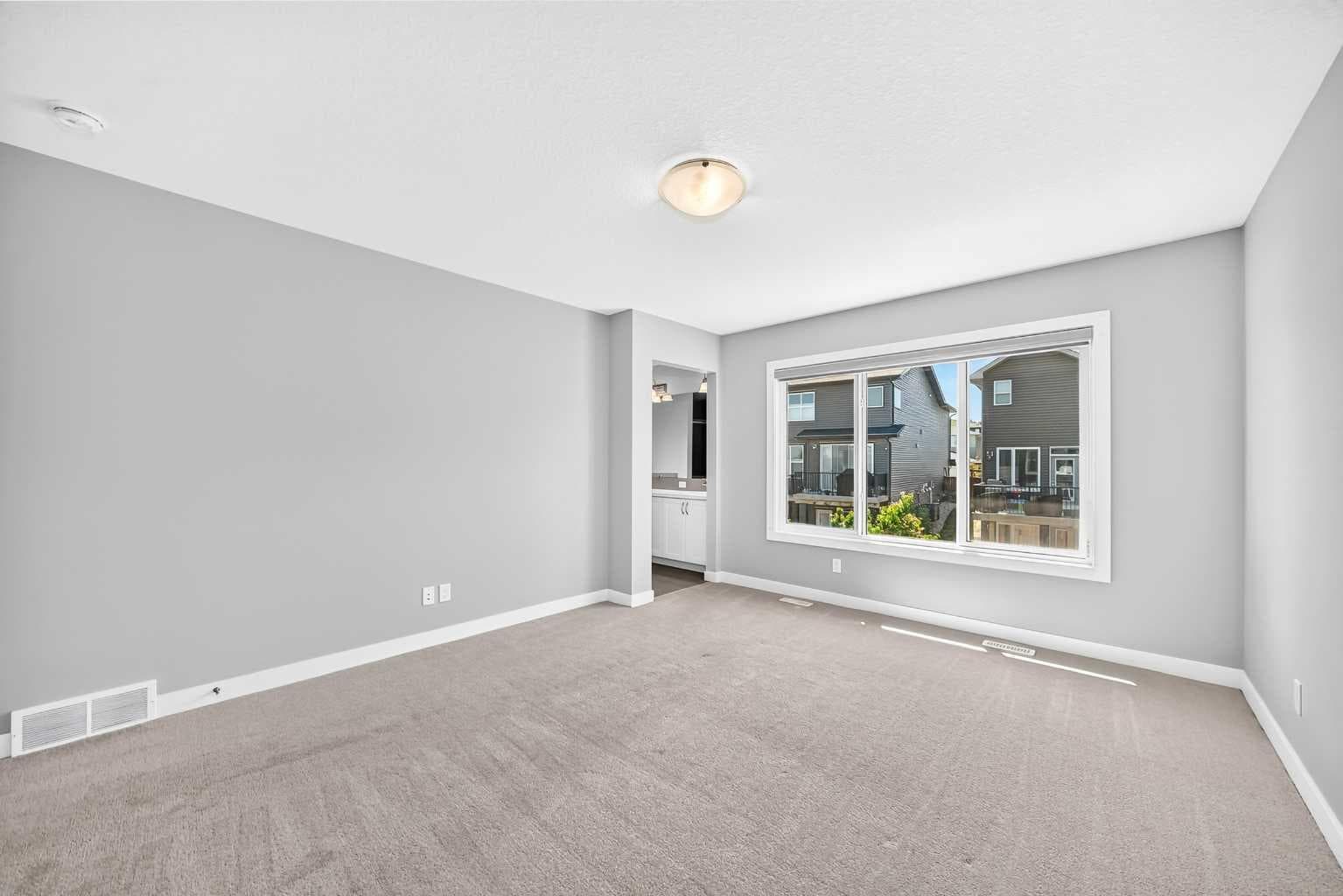 110 Crestbrook Way SW