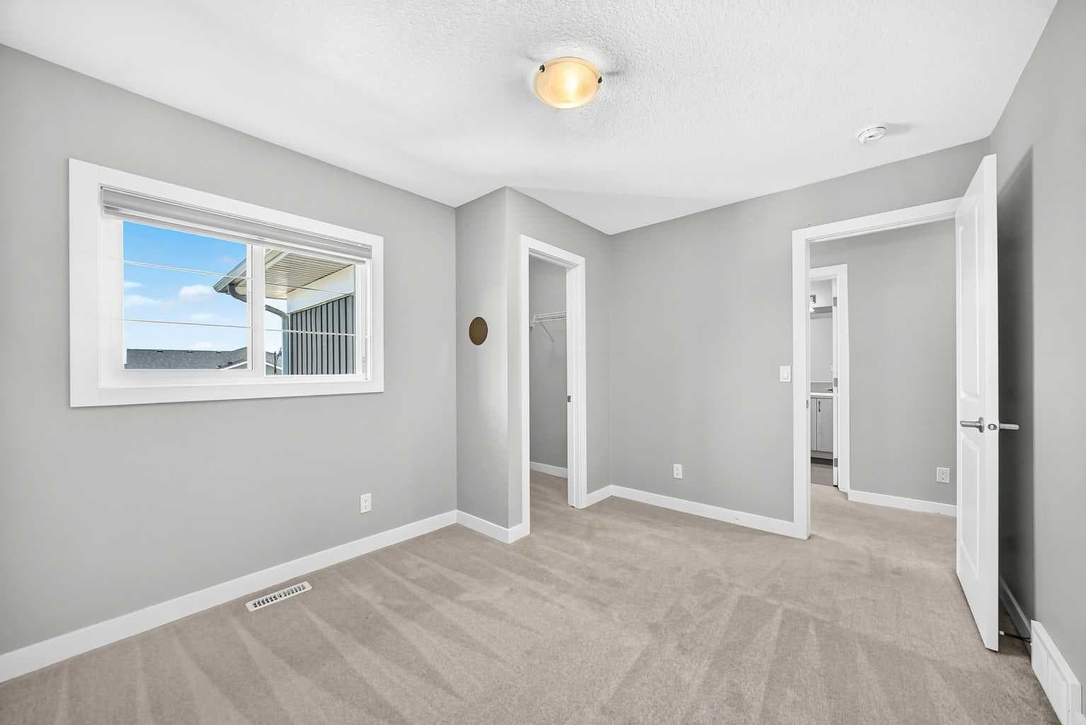 110 Crestbrook Way SW