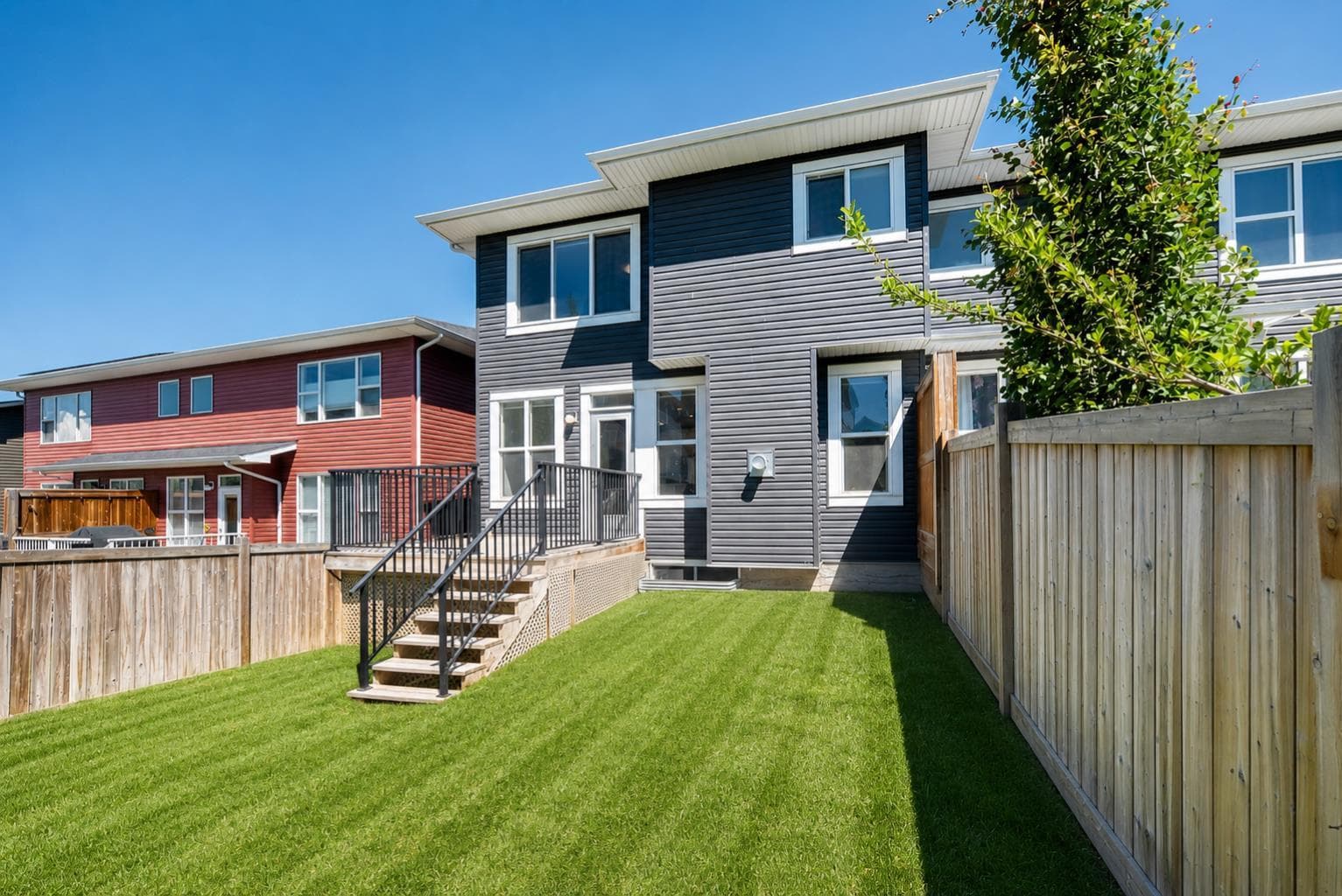 110 Crestbrook Way SW