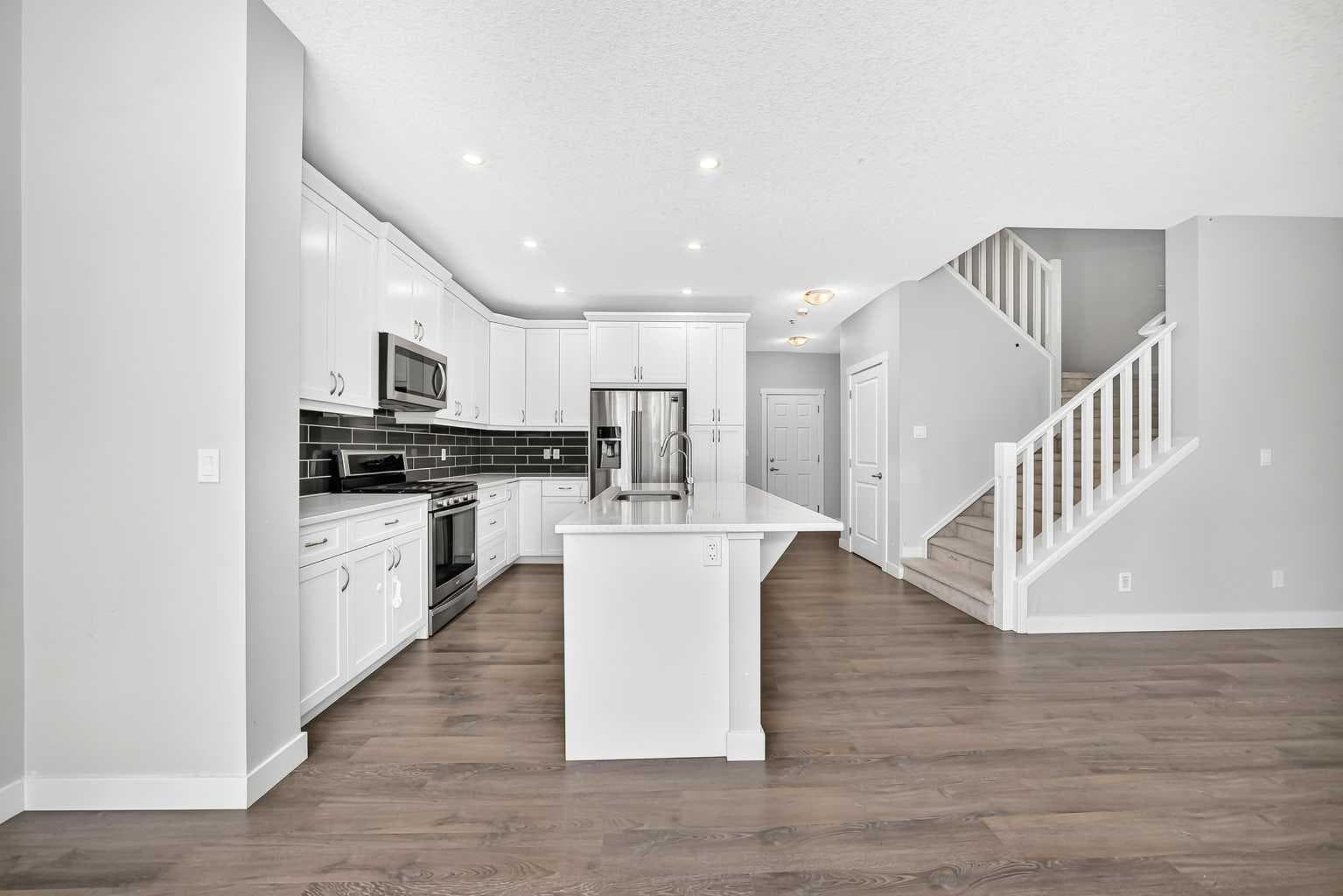 110 Crestbrook Way SW