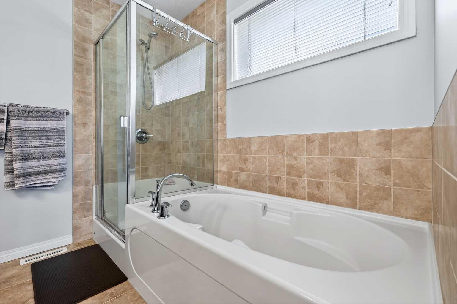 58 Auburn Crest Green SE