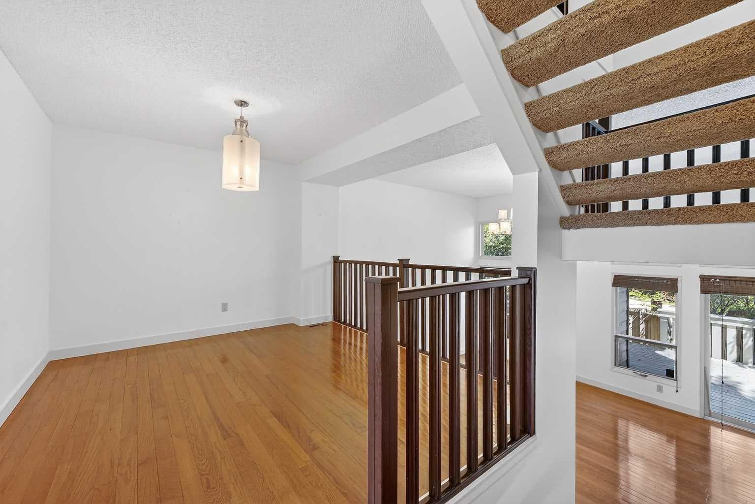1, 185 Woodridge Drive SW