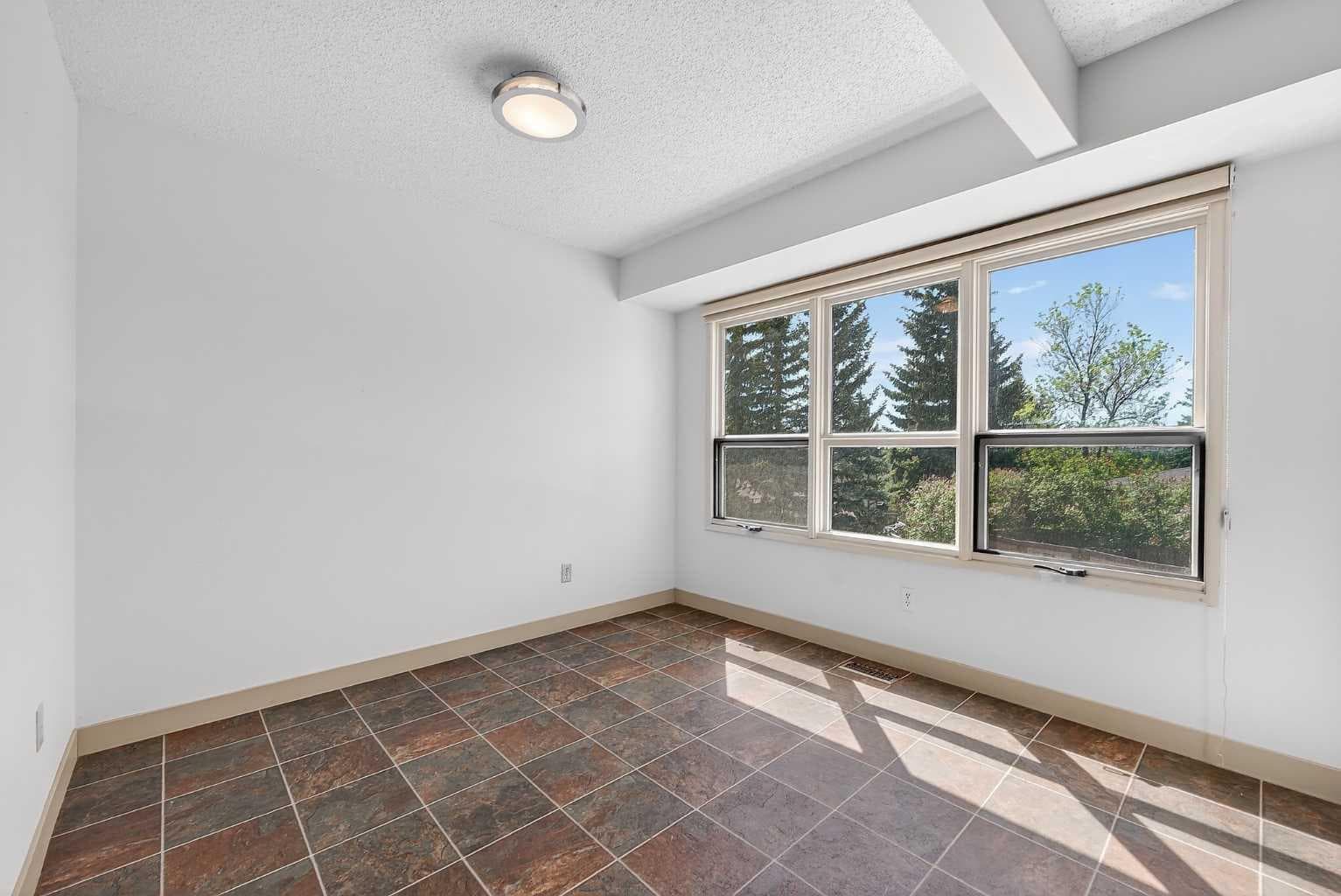 1, 185 Woodridge Drive SW