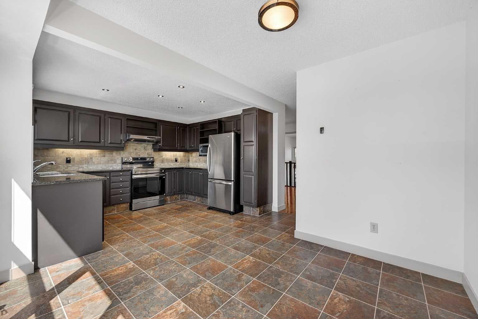 1, 185 Woodridge Drive SW
