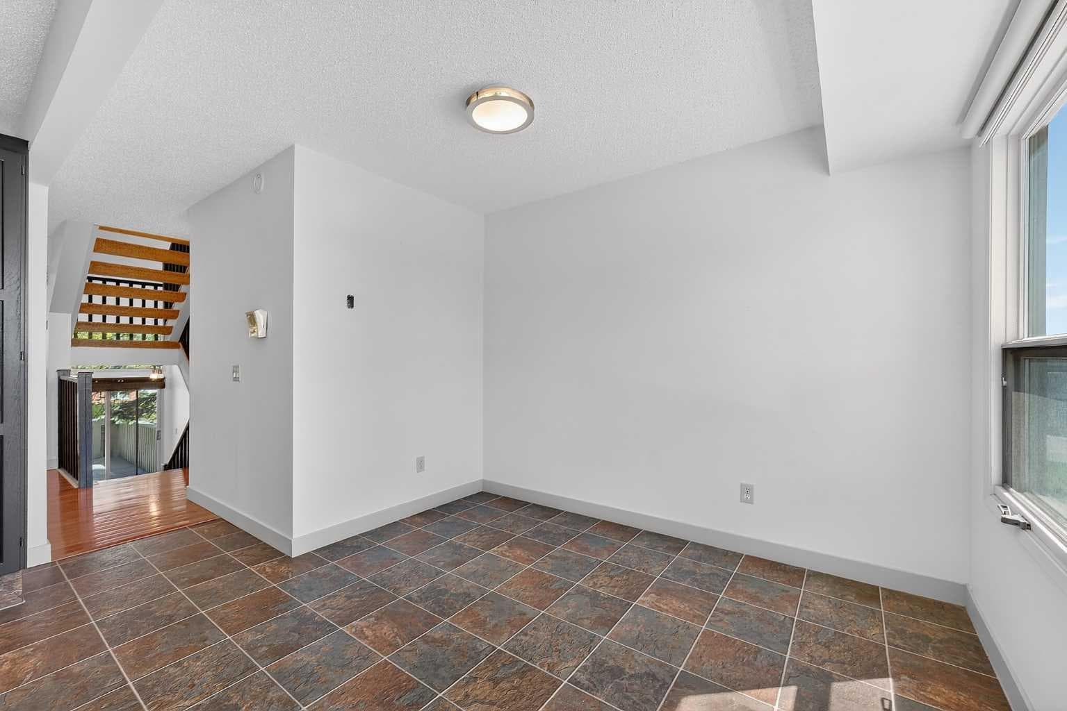 1, 185 Woodridge Drive SW