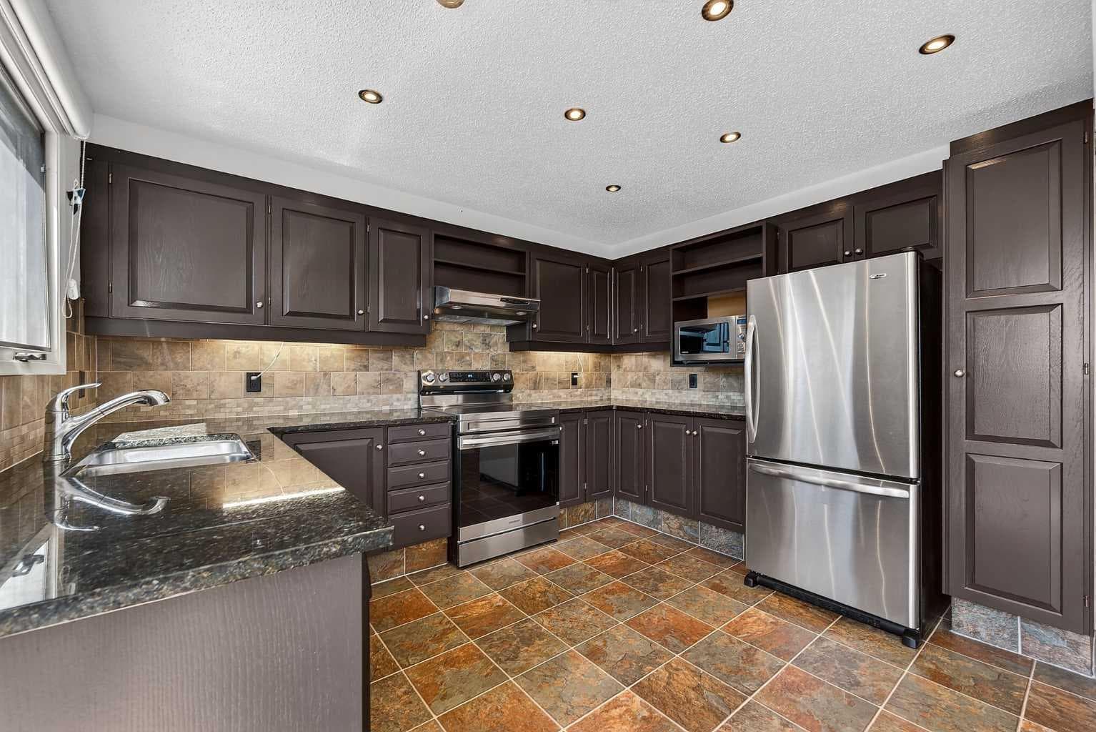 1, 185 Woodridge Drive SW