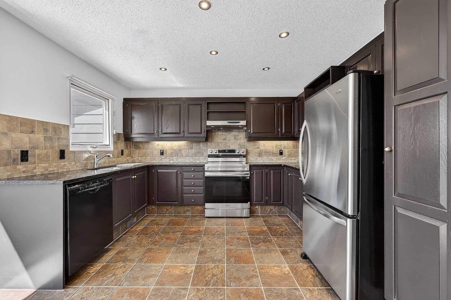 1, 185 Woodridge Drive SW